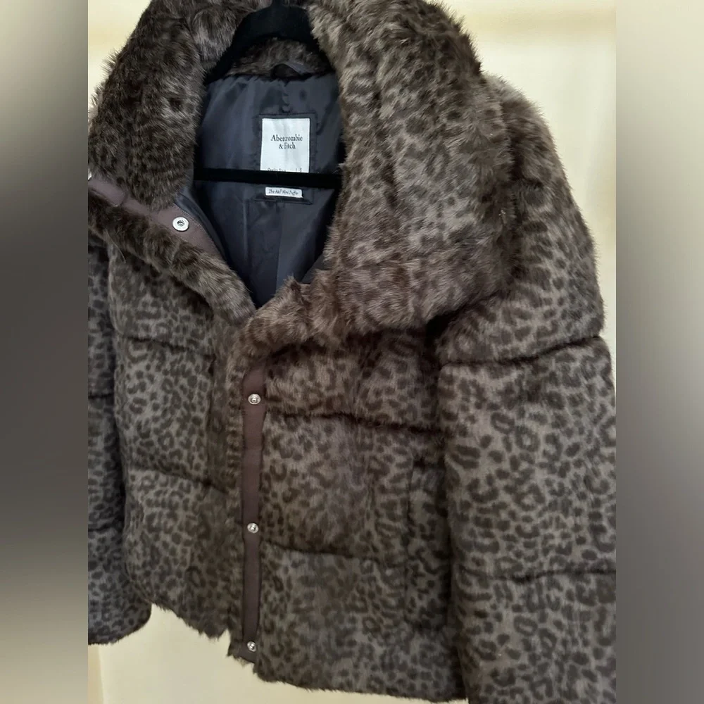 Abercrombie & Fitch mini puffer jacket leopard print - Picture 3 of 8